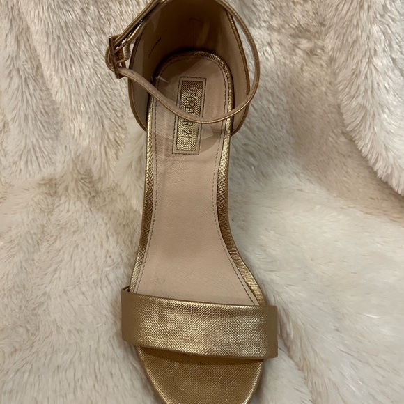 Forever 21 gold sandals size 6.5 - Picture 6 of 7
